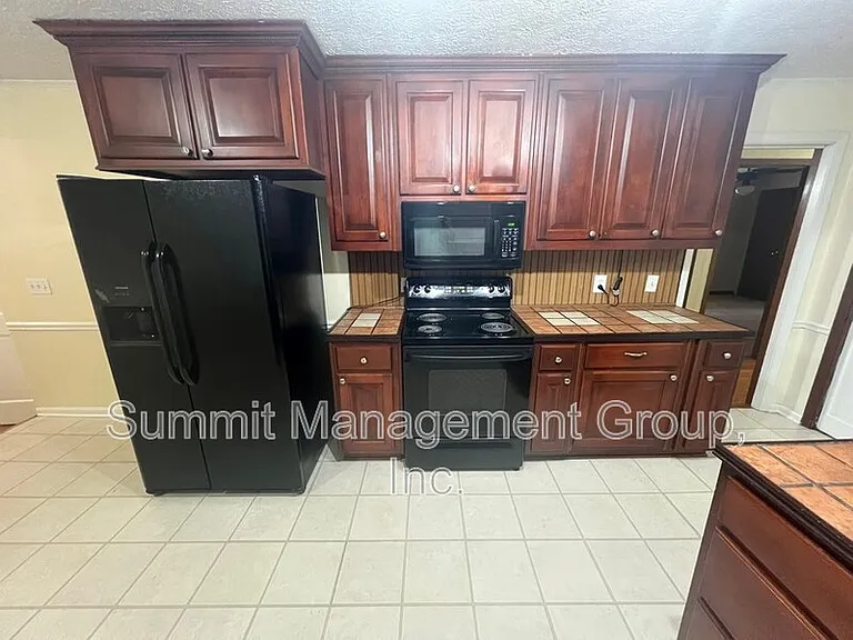 916 Curry Cir SE — Photo 10