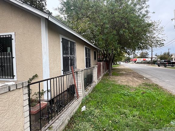 4th image of 2322 EL PASO ST