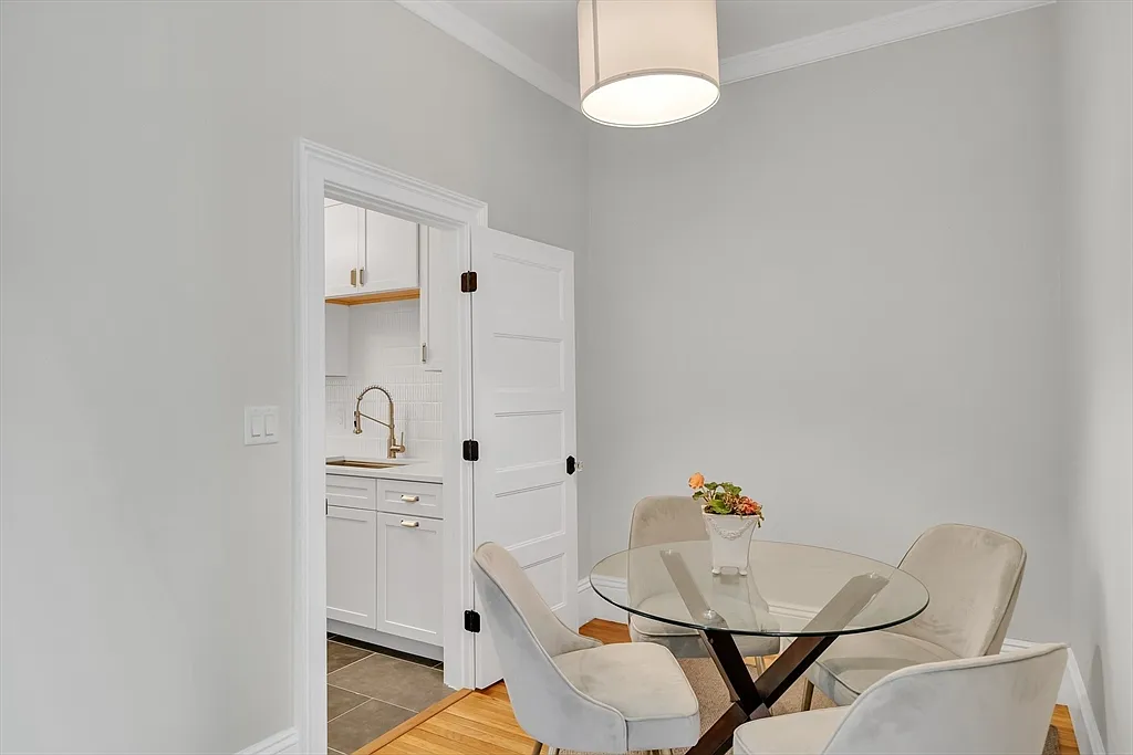 2 bed, 1000 sqft, $5,000 — Photo 3