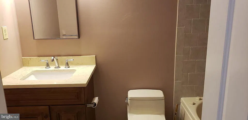 3 bed, 2490 sqft, $3,000 — Photo 3