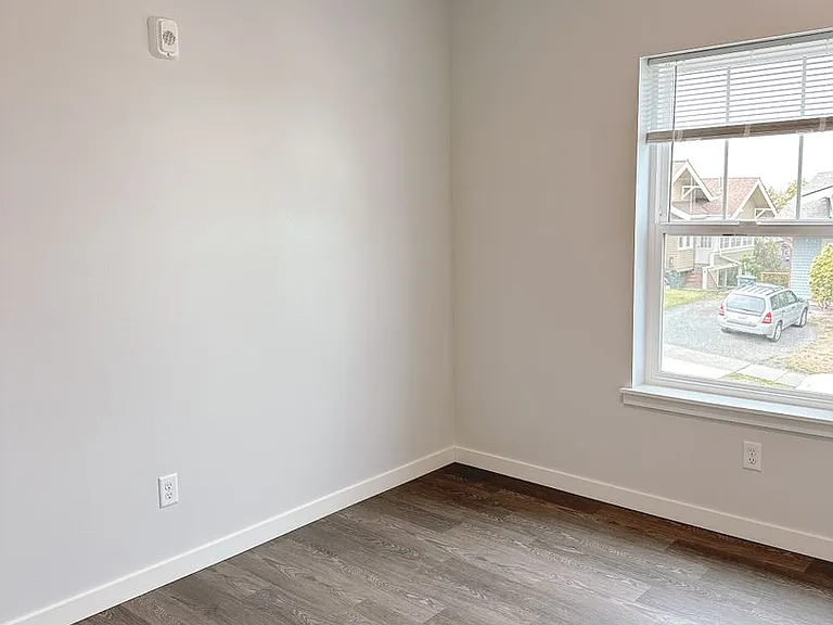 600 E Maple St — Photo 21