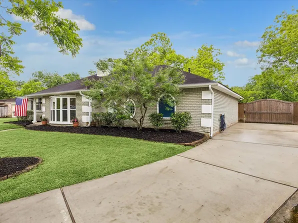 12 Earlham Dr, Friendswood, TX 77546