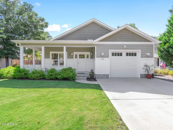 102 SW 4th Street, Oak Island, NC 28465