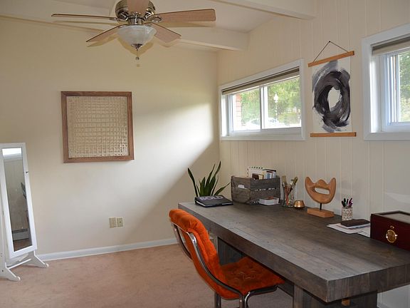 Middle Bedroom or Den