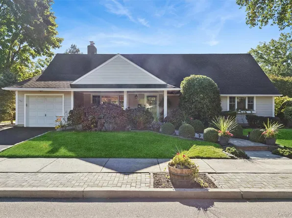 6 6th Place, Garden City, NY 11530