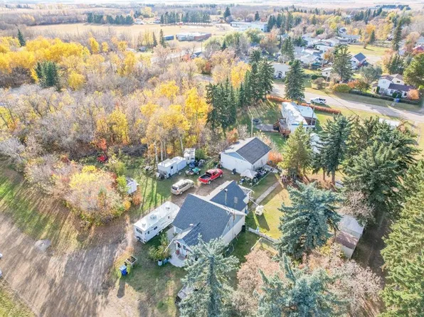 4928 E 45th St, Lacombe County, AB T0B 3C0