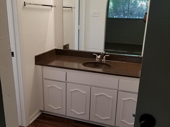 4th image of 10 Westcreek Pl