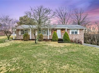 1 Royal Oaks Dr, Charleroi, PA
