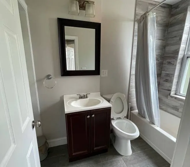 241 Maverick St #3 — Photo 6