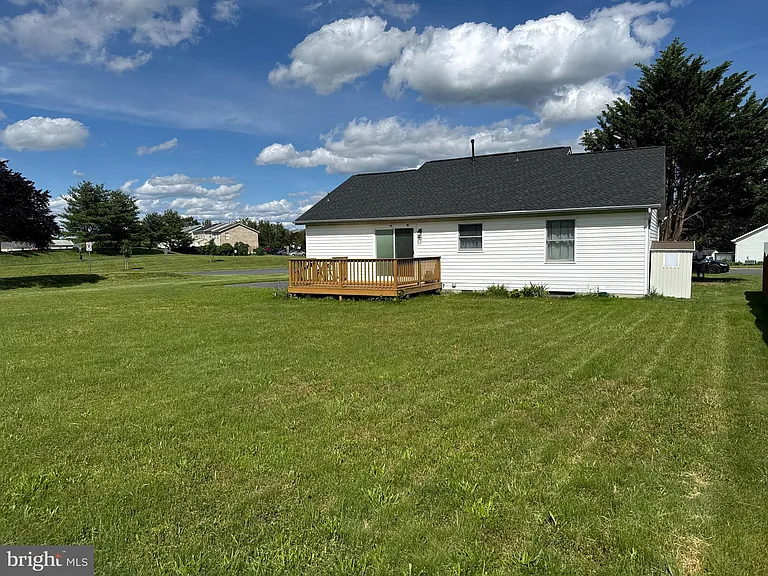 100 Heathrow Ln — Photo 24