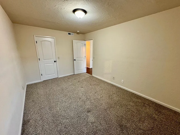 Renaissance Park Apartments — Photo 5