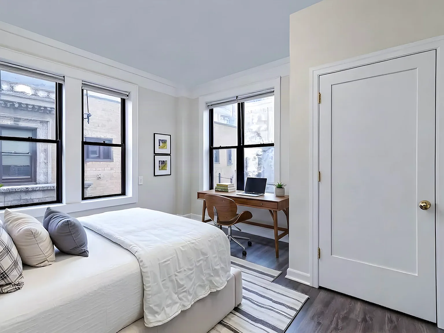 2841 Broadway — Photo 1