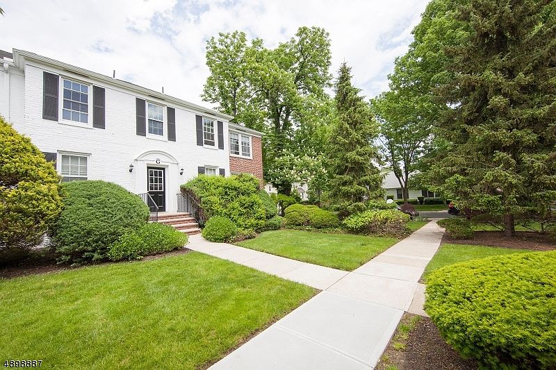 1st image of 101 Gates Ave 1g #1