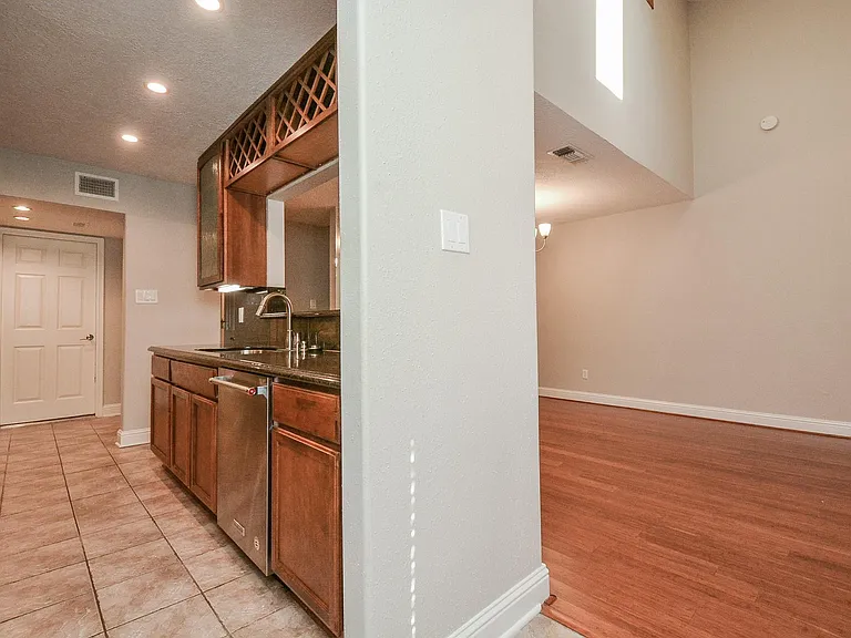 13859 Hollowgreen Dr — Photo 3