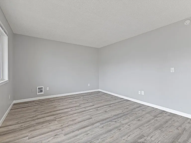 Executive East — Photo 31