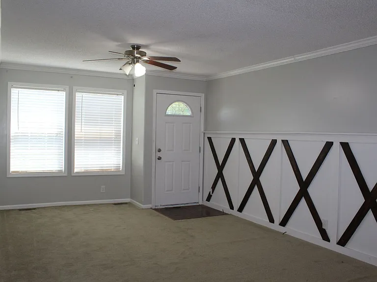 110 Fisher Dr — Photo 4