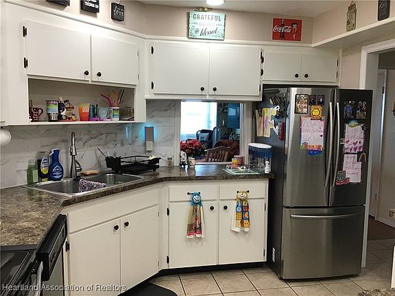 5th image of 400 Lake Clay Dr S
