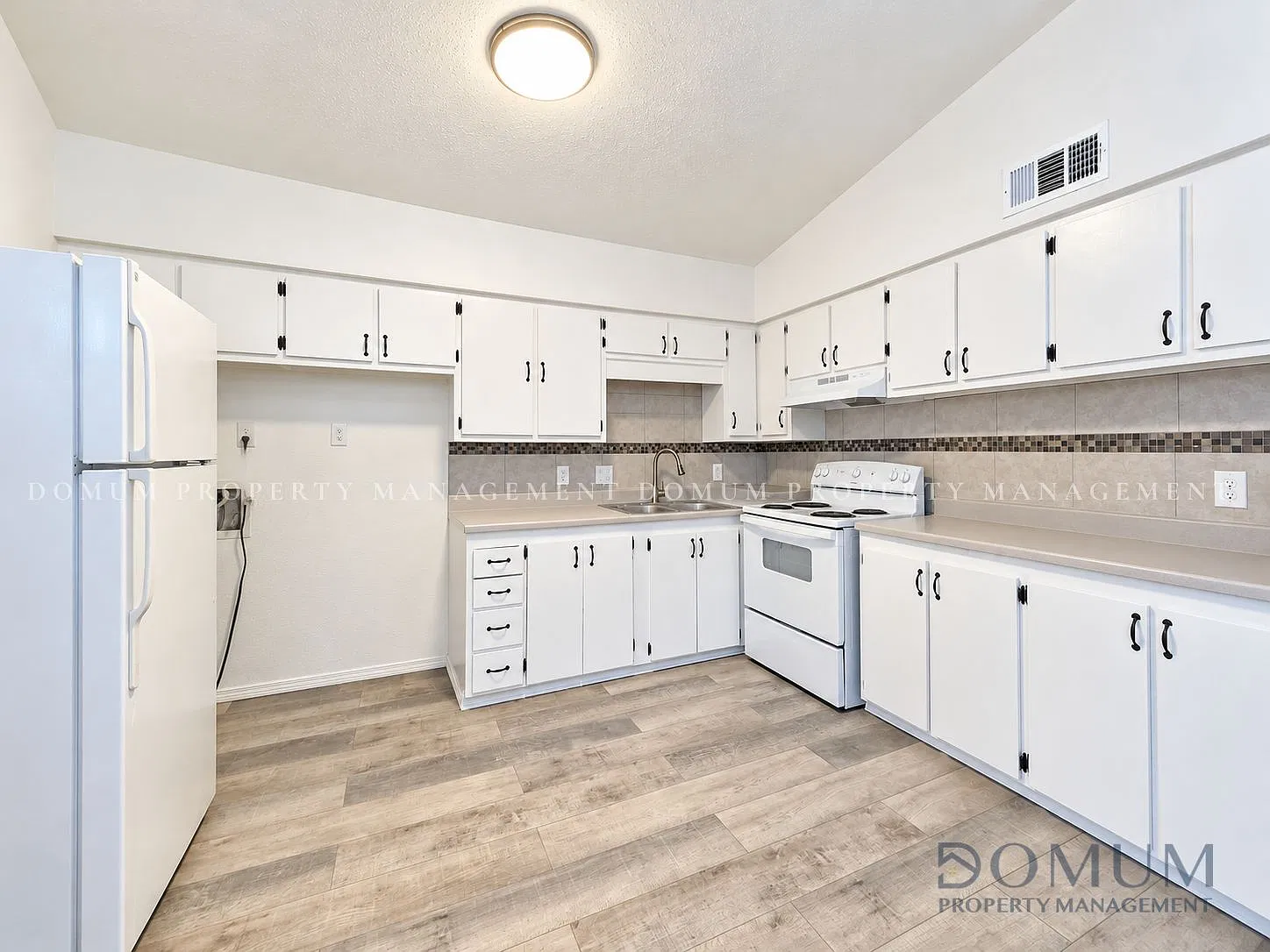 2419 Vine Avenue - D — Photo 3