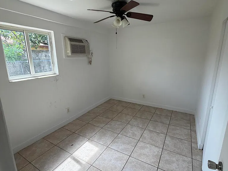 1124 NW 2nd St #2 — Photo 4