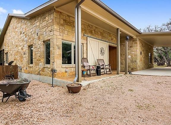 2nd image of 1241 Sandy Oaks Ranch Rd
