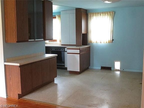 Open dining room to kitchen