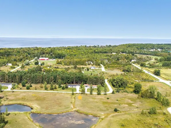N Summerset Cir #5, Sturgeon Bay, WI 54235