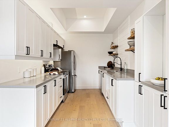 5th image of 78 King St W #1