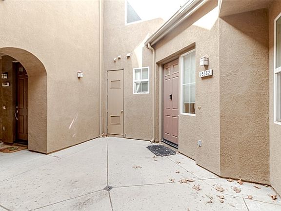 3rd image of 25562 Huxley Dr