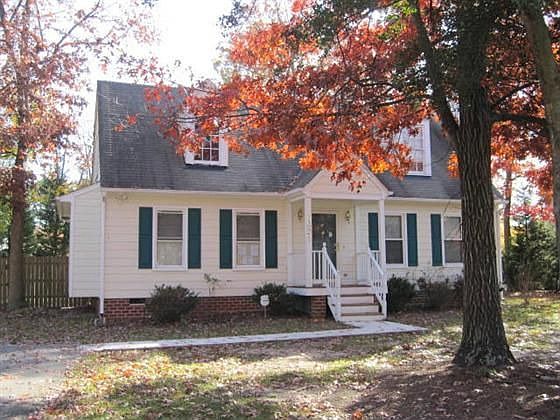 2nd image of 1901 Leslie Ln