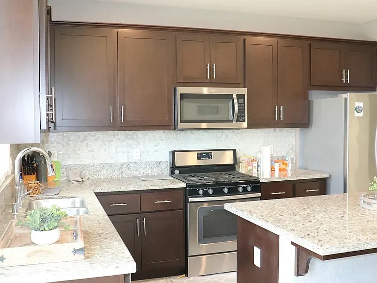 1332 Greenbrier Dr — Photo 12