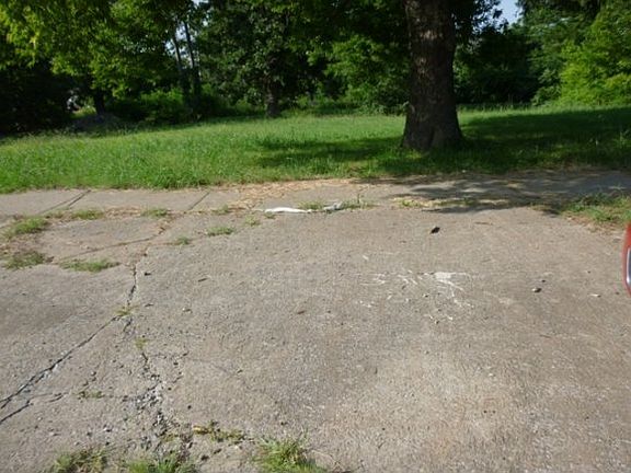 4th image of 225 W Washington Ave