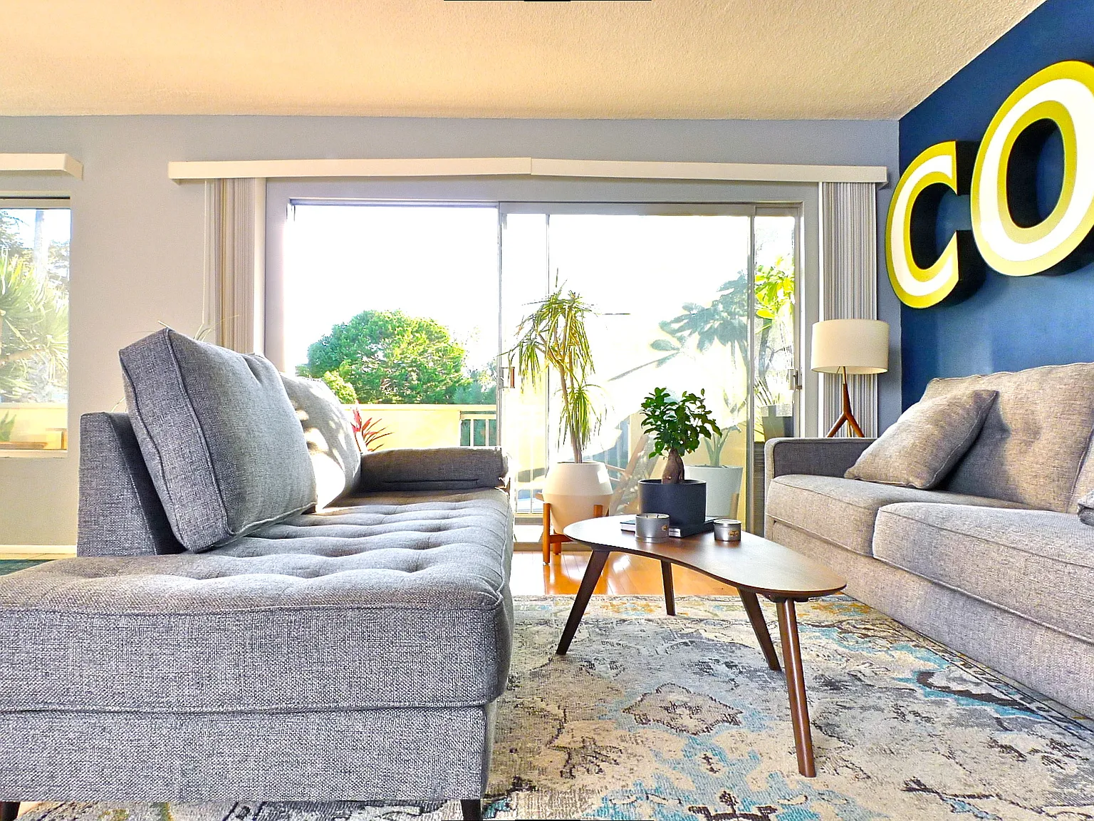 2 bed, 1.5 bath, 1040 sqft, $4,250 — Photo 1