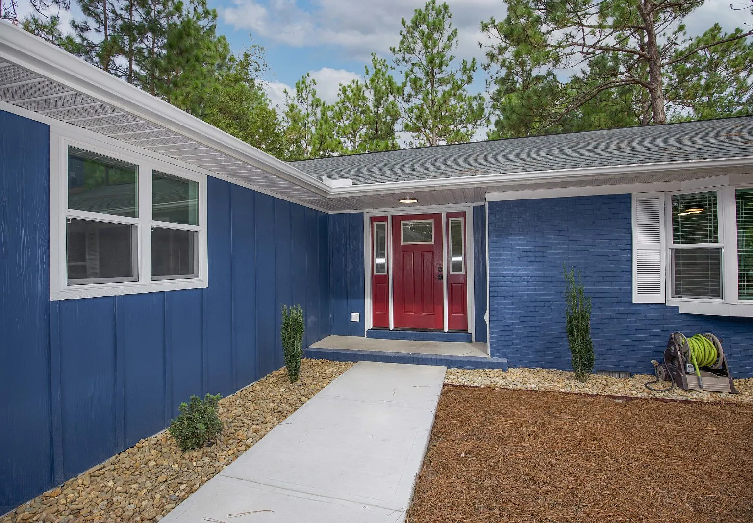 3 bed, 2.0 bath, 2000 sqft, $2,400 — Photo 3