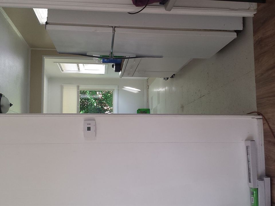 2nd image of 958 S Hampton Rd