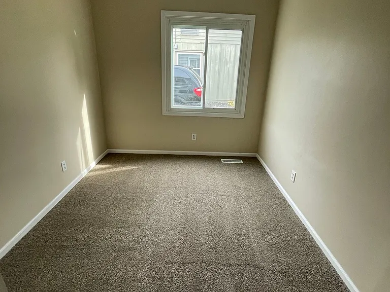 937 Dingledine Ave — Photo 4