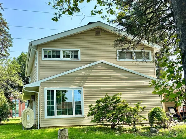 14 Farmbrook Dr, Levittown, PA 19055