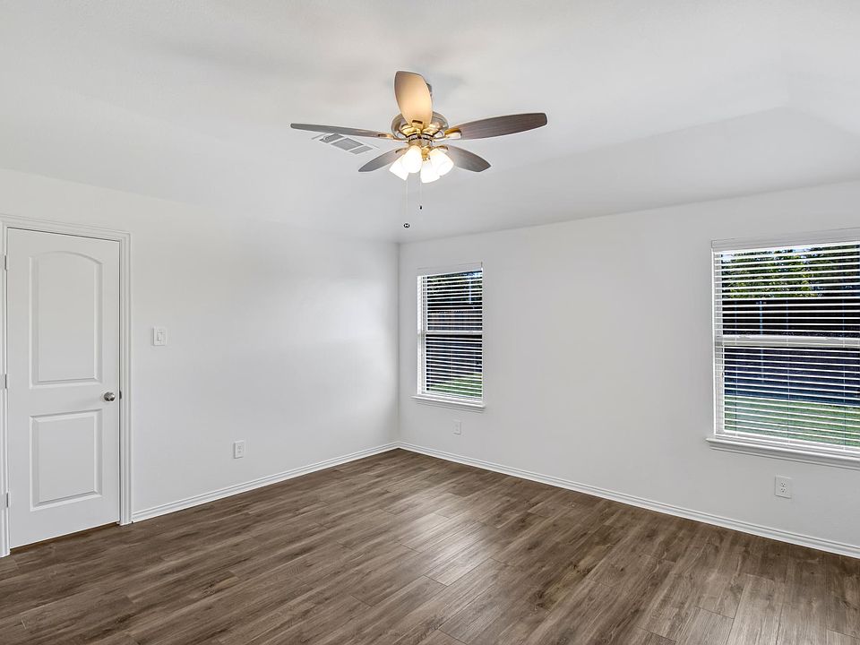 1st image of 213 Still Glen Dr