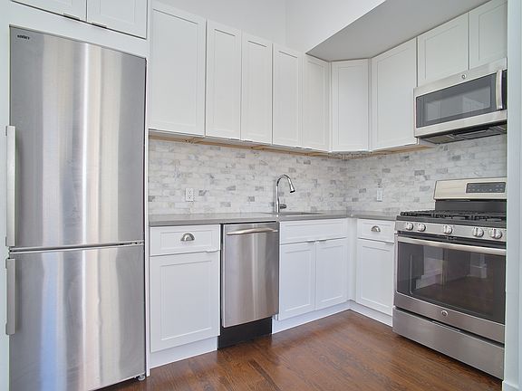 2nd image of 114 Ridge St APT 3A
