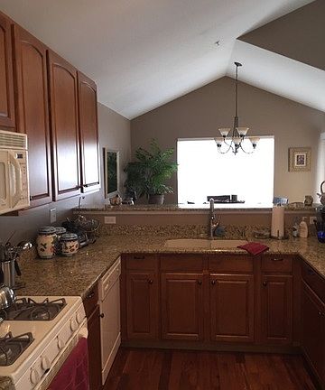 5th image of 233 Rosehall Dr