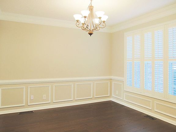 Dining room w/hardwood floor