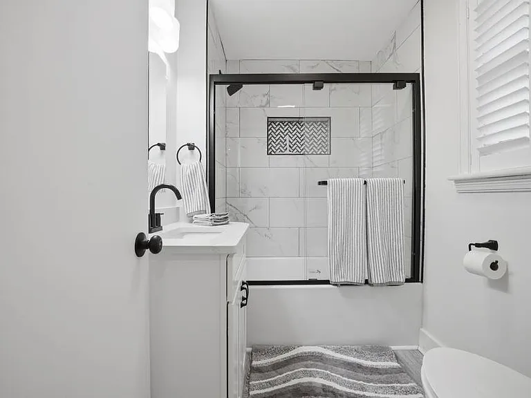 335 E McGinnis Cir — Photo 15