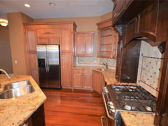 5th image of 368 Harbor Ct