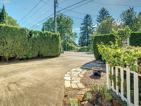 2nd image of 3313 NE 86th Ave