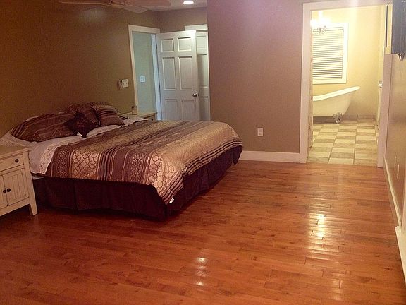 4th image of 2664 Sheridan Ave