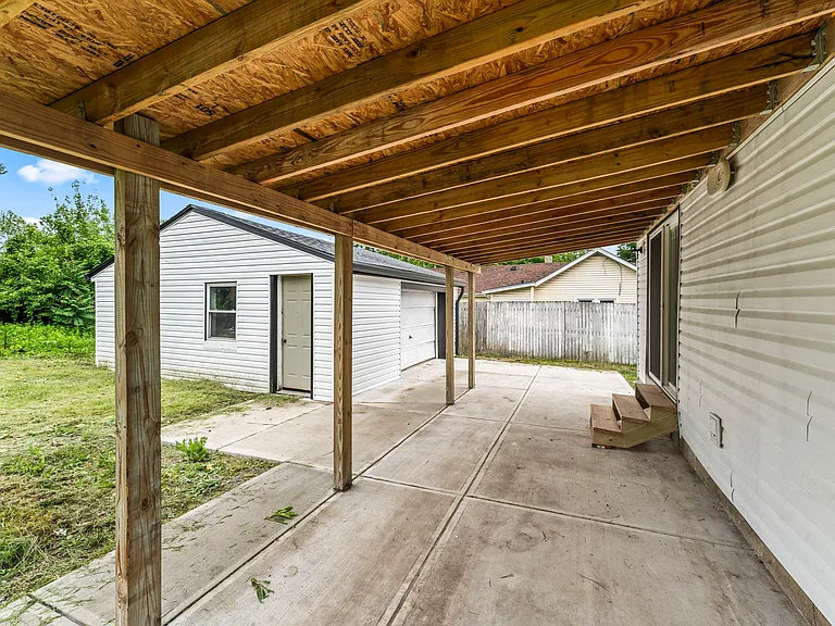 1021 S Maple Ave — Photo 9