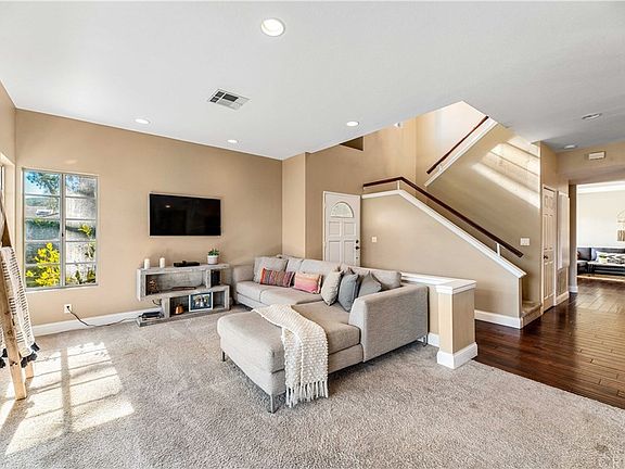 4th image of 956 Cedarcliff Ct