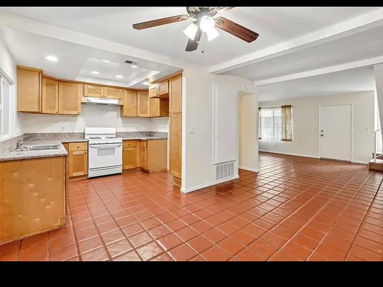 15210 Shadybend Dr #41 — Photo 4