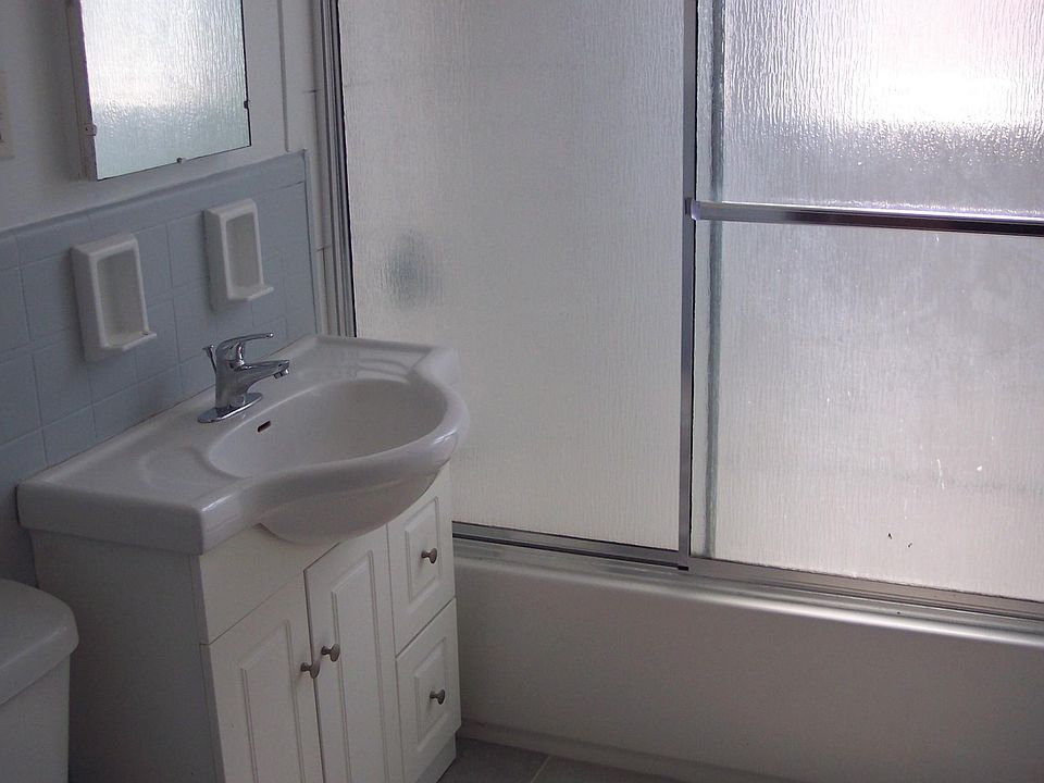 2nd image of 100 Townline Rd W #2