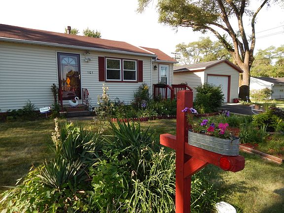 2nd image of 101 N Farnsworth Ave