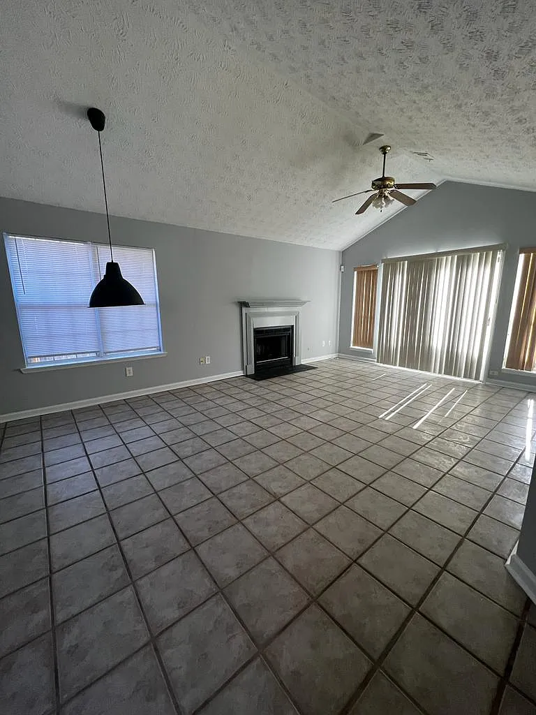 2 bed, 1284 sqft, $1,400 — Photo 1